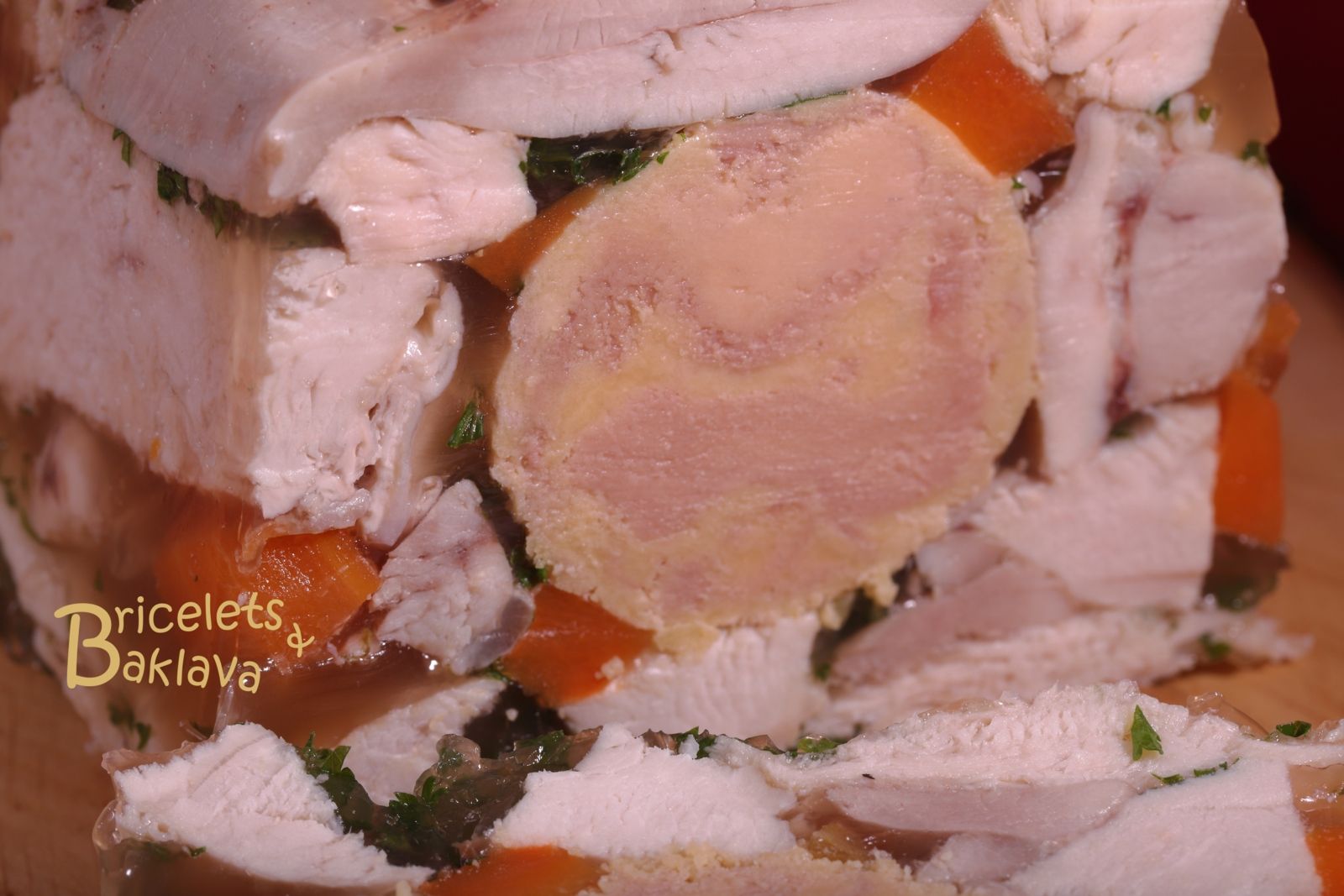 Terrine de poulet en gelée au foie gras